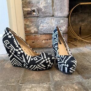 Shoemint Black and White Patterned Wedges
